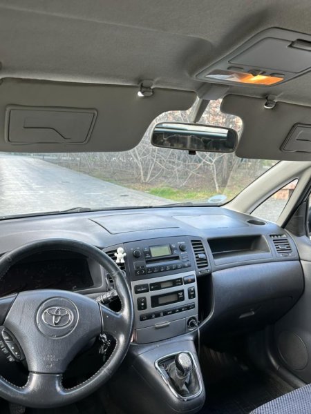 Toyota Corrolla Verso 2.0 naftë D4D të kuqe