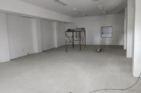 Magazine Me Qera Ne Autostraden Tirane-Durres (ID BM153) Tirane