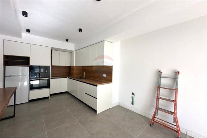 Jepet apartament me qera 2+1 ne rrugen e Kavajes afer Kishes Katolike