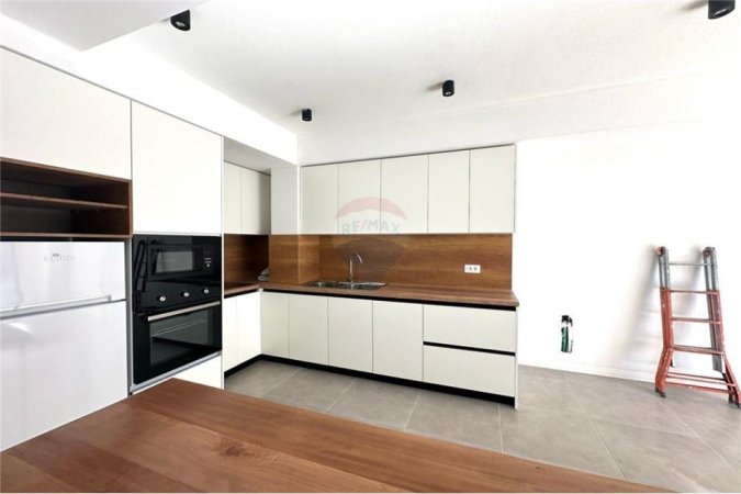 Jepet apartament me qera 2+1 ne rrugen e Kavajes afer Kishes Katolike