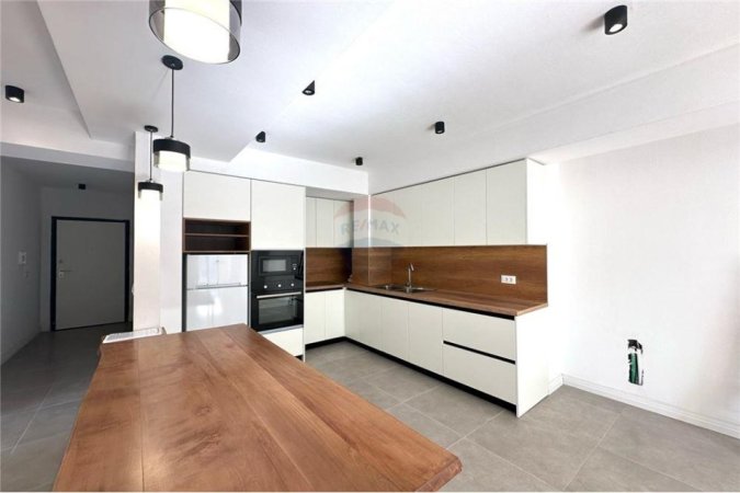 Jepet apartament me qera 2+1 ne rrugen e Kavajes afer Kishes Katolike