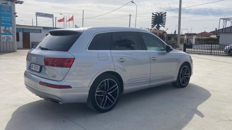 Shitet Audi q7 cmimi 28.000 euro