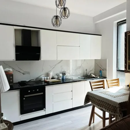 Rruga 5 Maji, buze Unaze