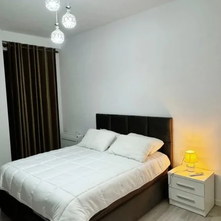 Rruga 5 Maji, buze Unaze