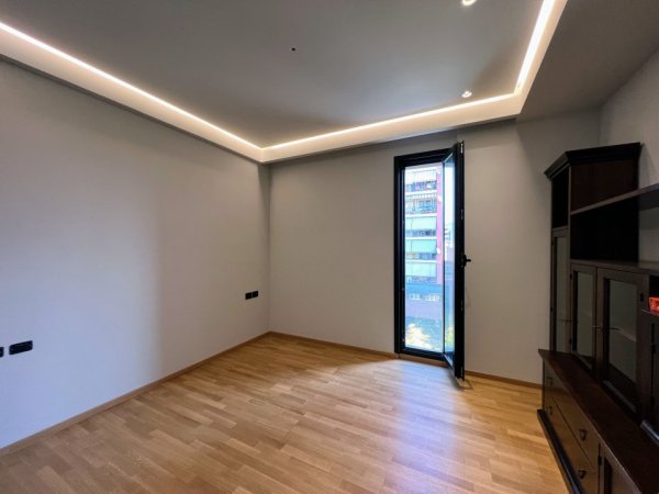 Apartament me qira 1+1 800 eur