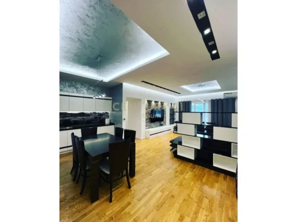 SHITET APARTAMENT 2+1+2 + POST PARKIMI TEK KOPSHTI BOTANIK/ZOOLOGJIK!