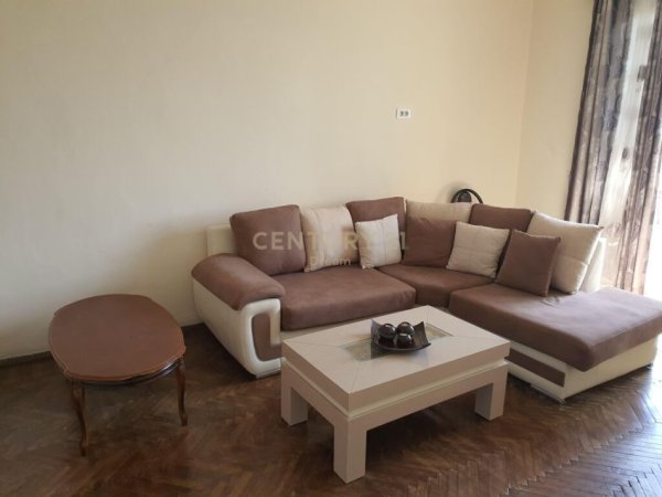 Jepet me Qira Apartament 2+1 prane Rruges Bardhyl!!