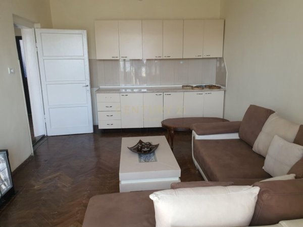 Jepet me Qira Apartament 2+1 prane Rruges Bardhyl!!