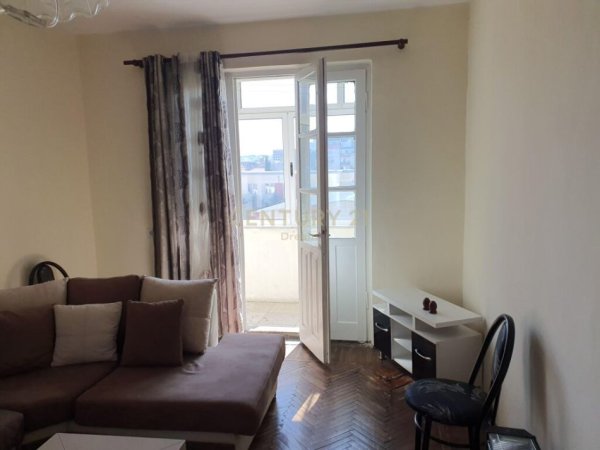 Jepet me Qira Apartament 2+1 prane Rruges Bardhyl!!