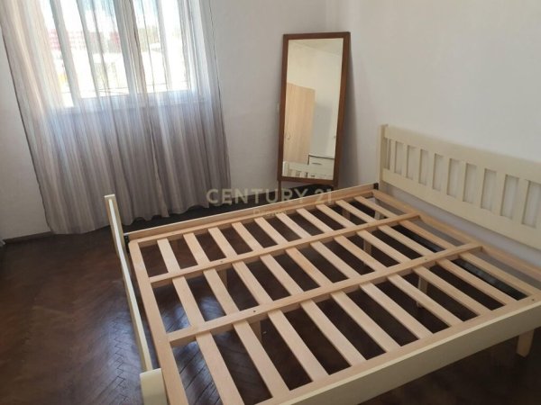 Jepet me Qira Apartament 2+1 prane Rruges Bardhyl!!