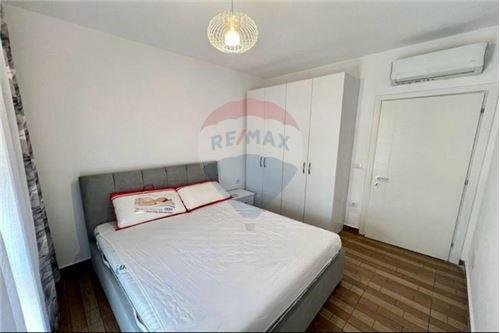 Apartament 2+1 per qira tek Kompleksi Mangalem!