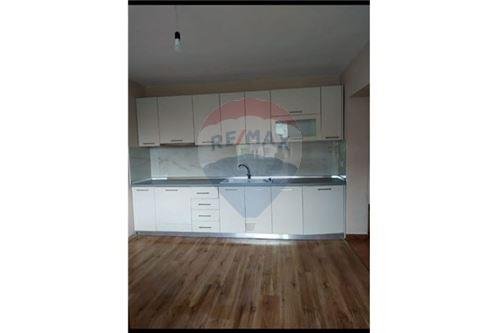 Apartament - Me Qira - 21 Dhjetori, Shqipëri
Jepet apartament 1+1 me qira tek 21 Dhjetori.