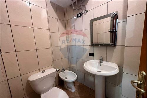 Apartament - Me Qira - Shkolla e Baletit - Tregu Elektrik, Shqipëri
Apartament 1+1 per qira, Tregu Elektrik