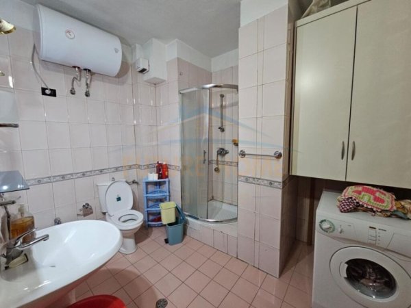 Shitet, Apartament 2+1 Myslym Shyri, Tiranë.