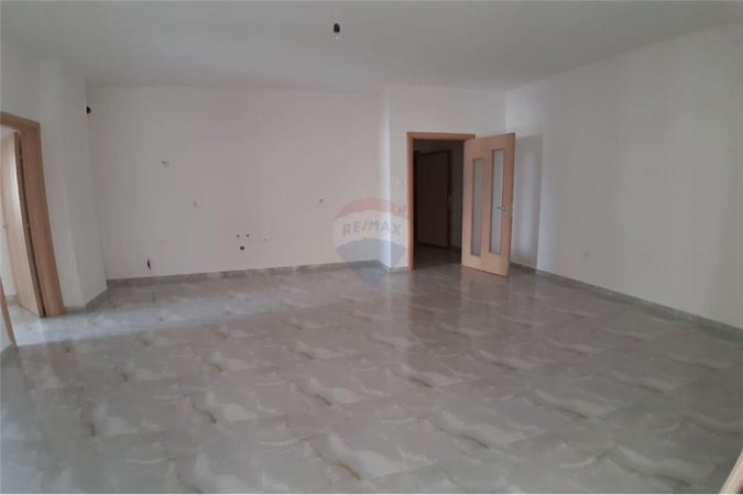 Apartament 2+1 ne shitje ne Lungo Mare, Vlore