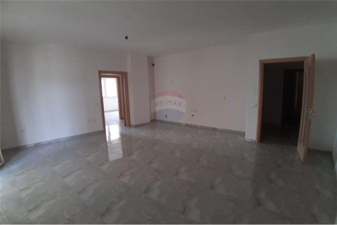 Apartament 2+1 ne shitje ne Lungo Mare, Vlore