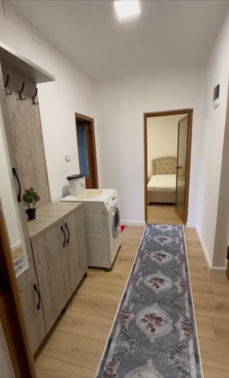 Jepet me qera Apartament 1+1 i sapo mobiluar, Rr. Kongresi i Manastirit prane Gj. Cajupi