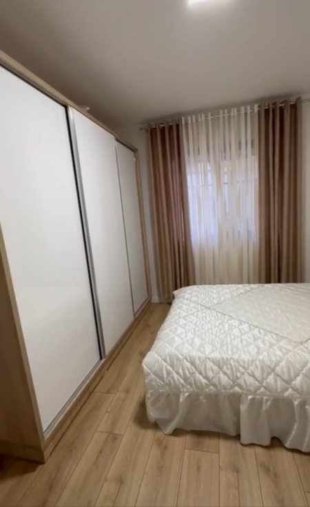 Jepet me qera Apartament 1+1 i sapo mobiluar, Rr. Kongresi i Manastirit prane Gj. Cajupi