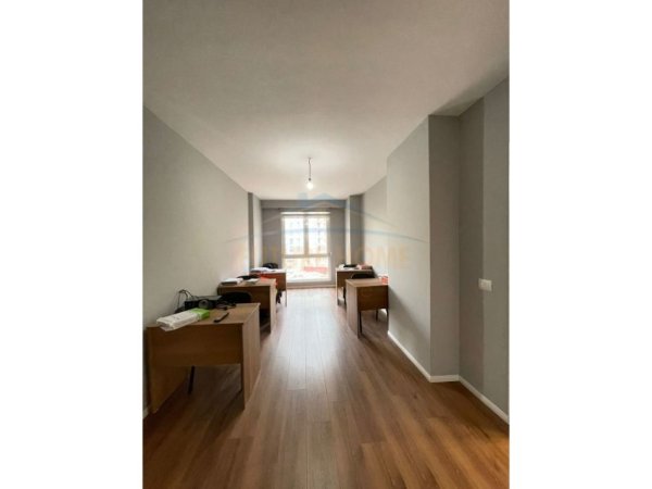 Shitet, Apartament 2+1+2, Garden Residence Turdiu.
150,000