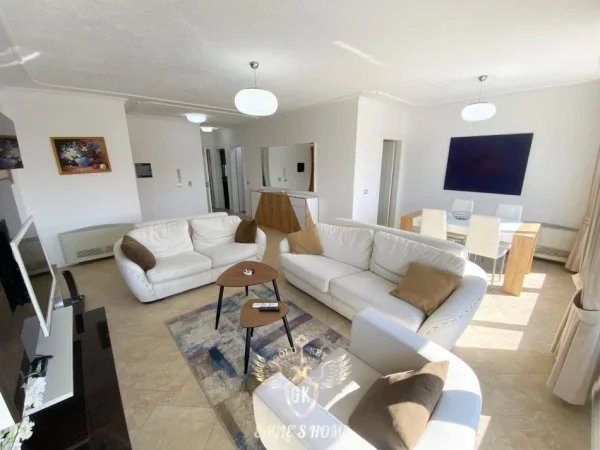 Qera• 2+1+2
• Sea View
• Total Mobiluar🏡Currila🏡
• 500€ Neto ✅