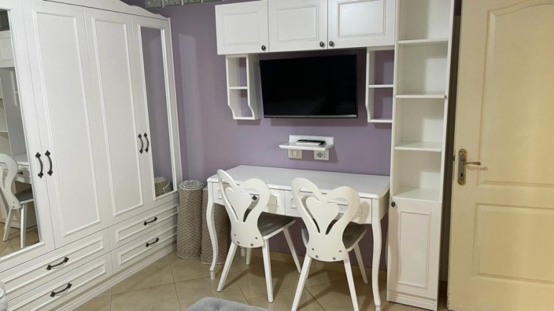 Jepet me qera Apartamenti 3+1 600 euro , Astir prane Ozone tek Rrethi.