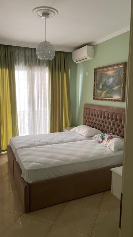 Jepet me qera Apartamenti 3+1 600 euro , Astir prane Ozone tek Rrethi.