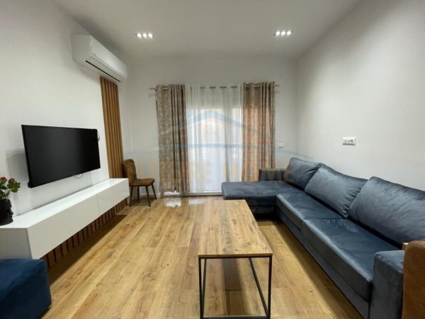 Qera , Apartament 2+1 , Komuna e Parisit , Tirane