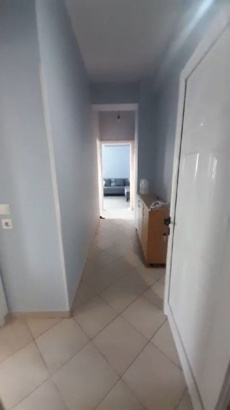 Jepet me qera Apartamenti 1+1 350 euro , Don Bosko prane Market Viva.