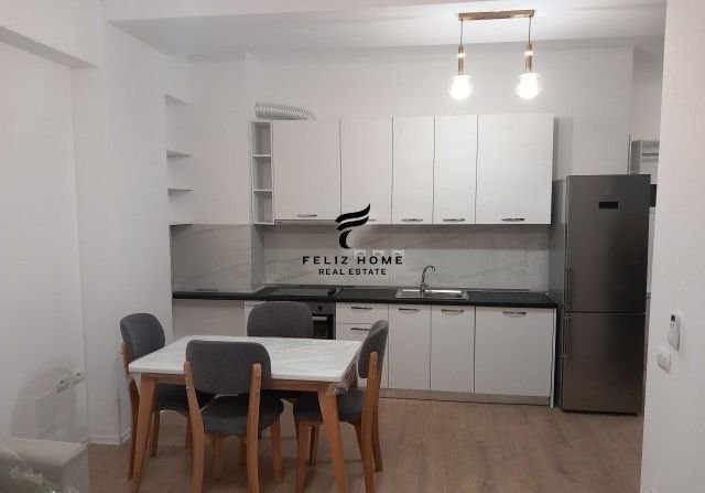 APARTAMENT ME QERA, BULEVARDI I RI, 600 EURO