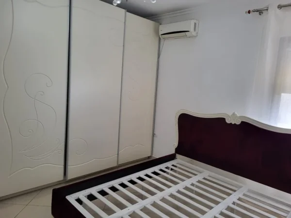 Apartament 3+1+2 me qira ne zonen e Farkes