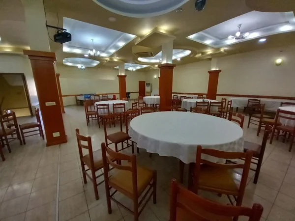 Biznes - Me Qira - Kamëz, Shqipëri
JEPET AMBJENT ME QIRA RRUGA E KAMZES!