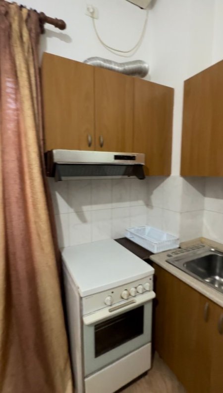 Shitet apartament Grasoniere, mbrapa Globe, Rruga e Kavajes.