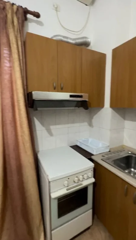 Shitet apartament Grasoniere, mbrapa Globe, Rruga e Kavajes.
