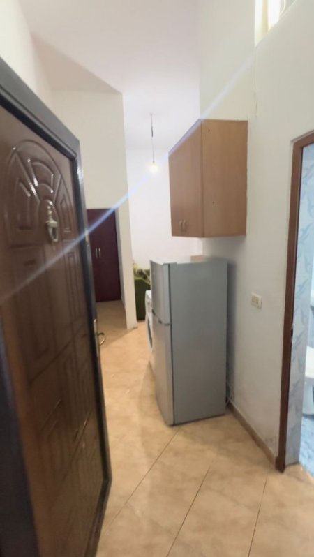 Shitet apartament Grasoniere, mbrapa Globe, Rruga e Kavajes.