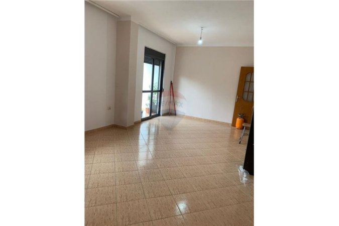 Apartament - Në Shitje - Pazari i Ri, Shqipëri
APARTAMENT 2+1 PER SHITJE TEK RRUGA RIZA CEROVA