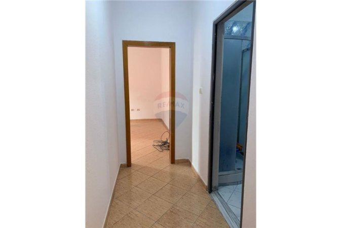 Apartament - Në Shitje - Pazari i Ri, Shqipëri
APARTAMENT 2+1 PER SHITJE TEK RRUGA RIZA CEROVA