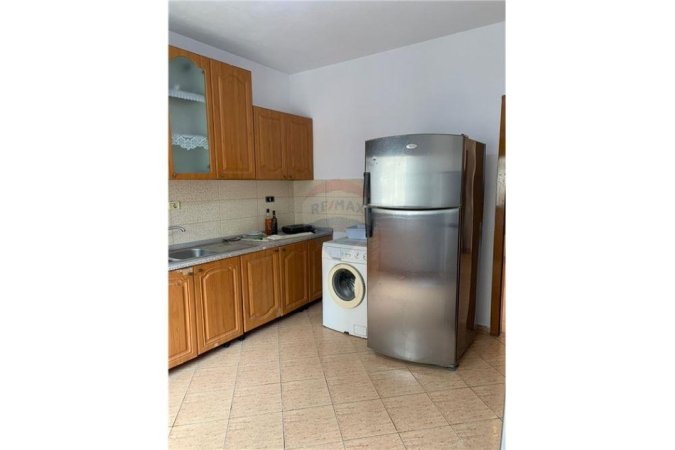 Apartament - Në Shitje - Pazari i Ri, Shqipëri
APARTAMENT 2+1 PER SHITJE TEK RRUGA RIZA CEROVA