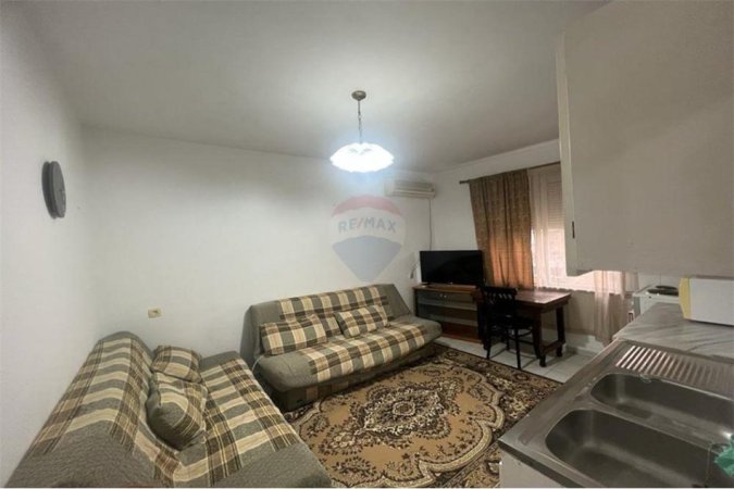 Shitet apartament 2+1 tek Shkolla Mihal Grameno. 115.000 euro