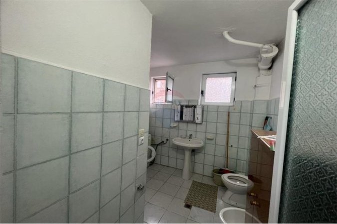 Shitet apartament 2+1 tek Shkolla Mihal Grameno. 115.000 euro