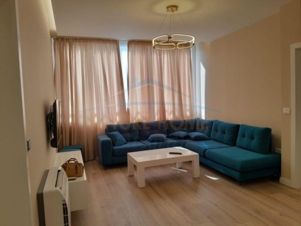 Shitet apartament 2+1 Bulevardi i Ri