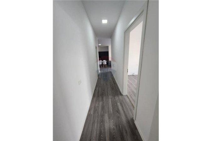 Apartament - Me Qira - Rruga e Dibrës, Shqipëri
Jepet me qera Aprtament 2+1+2 Rruga e Dibres