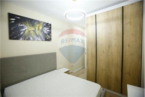 Apartament - Me Qira - Komuna e Parisit, Shqipëri
Apartament me Qira tek Komuna e Parisit