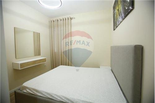 Apartament - Me Qira - Komuna e Parisit, Shqipëri
Apartament me Qira tek Komuna e Parisit