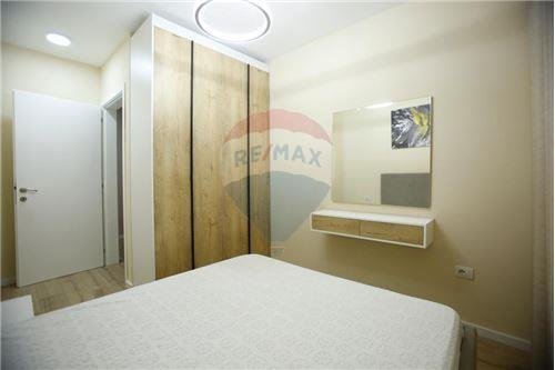 Apartament - Me Qira - Komuna e Parisit, Shqipëri
Apartament me Qira tek Komuna e Parisit