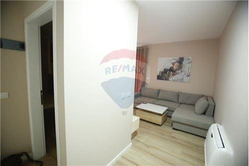 Apartament - Me Qira - Komuna e Parisit, Shqipëri
Apartament me Qira tek Komuna e Parisit