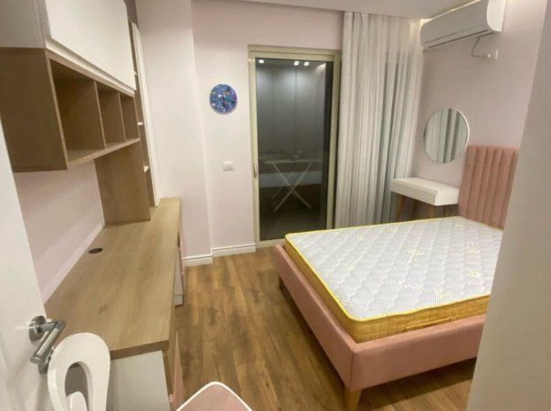 Jepet me qira apartament 3+1+2 tek Kopeshti Botanik, prane Xhamise se Selites