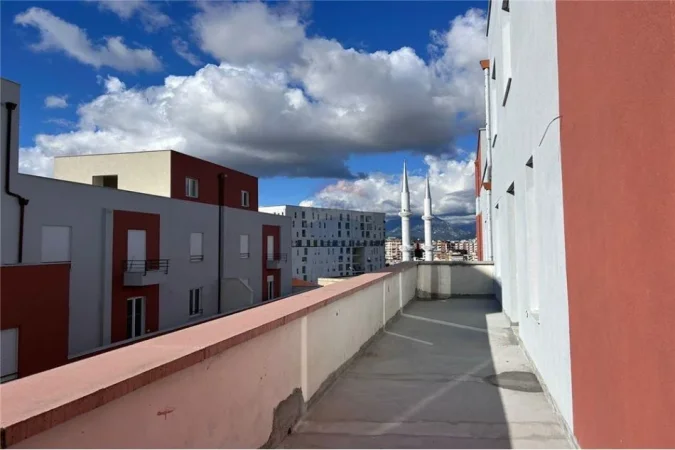 Apartament - Në Shitje - Porcelan - Oxhaku, Shqipëri
Shitet Apartament 2+1 tek Porcelani, Xhamia Xhura