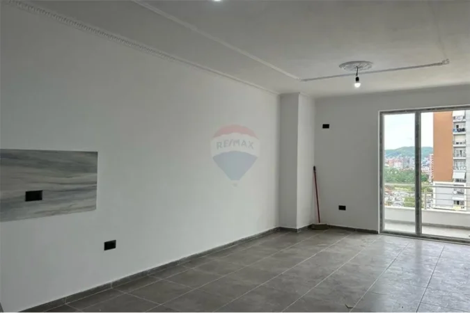 Apartament - Në Shitje - Fusha e Aviacionit, Shqipëri
Shitet Apartament 2+1 te Fusha e Aviacionit