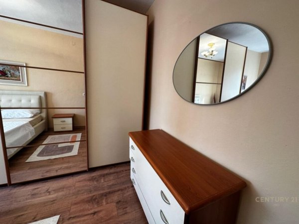 Apartament me qera tek 21 Dhjetori tek Mozaiku i Tiranes!