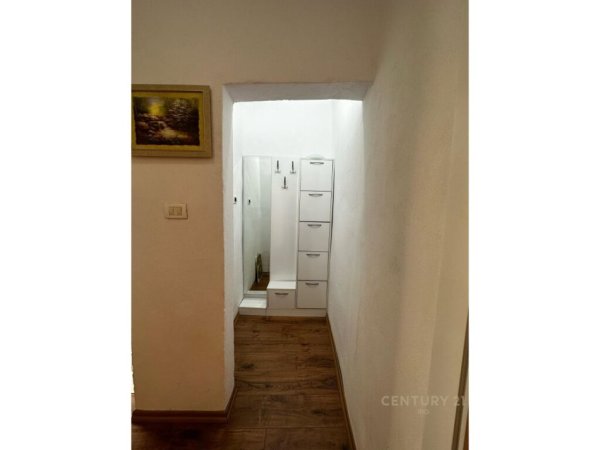 Apartament me qera tek 21 Dhjetori tek Mozaiku i Tiranes!